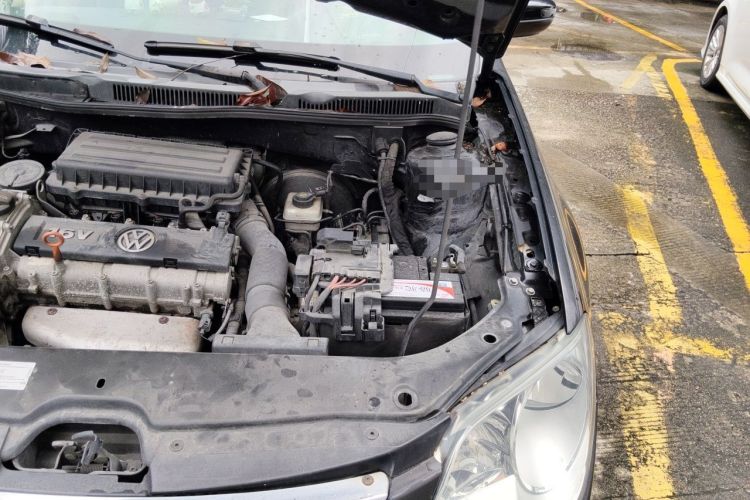Used Volkswagen Bora 2011 1.6L Automatic Fashion Edition Engine Bay Left