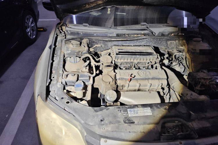 Used Volkswagen Bora 2011 1.6L Manual Fashion Edition Engine Bay Right