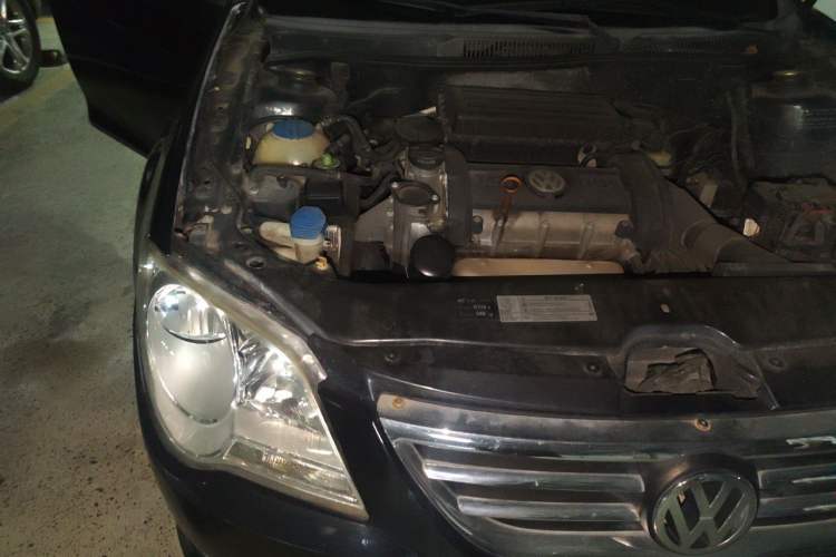 Used Volkswagen Bora 2011 1.6L Automatic Fashion Edition Engine Bay Right