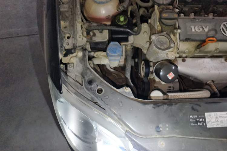 Used Volkswagen Bora 2011 1.6L Manual Comfort Version Engine Bay Right