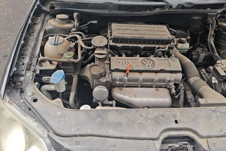 Used Volkswagen Bora 2011 1.6L Automatic Fashion Edition Engine Bay Right
