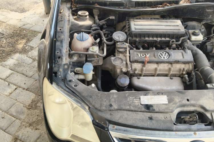Used Volkswagen Bora 2011 1.6L Automatic Fashion Edition Engine Bay Right