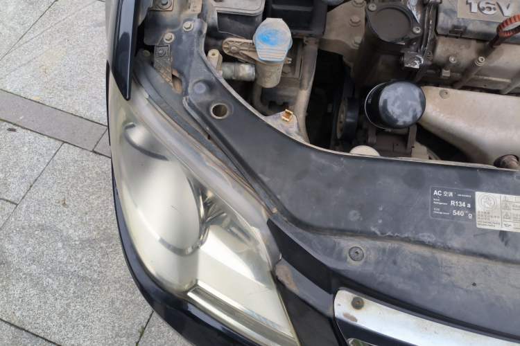 Used Volkswagen Bora 2011 1.6L Manual Fashion Edition Engine Bay Right