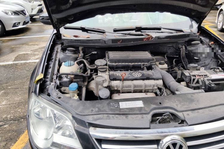 Used Volkswagen Bora 2011 1.6L Automatic Fashion Edition Engine Bay Right