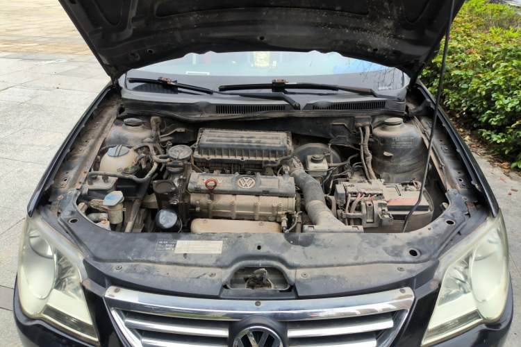 Used Volkswagen Bora 2011 1.6L Manual Fashion Edition Engine Bay