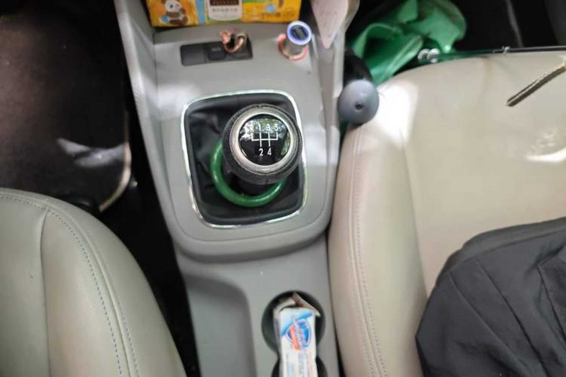 Used Volkswagen Bora 2011 1.6L Manual Fashion Edition Gear Lever