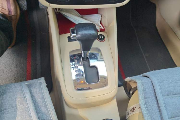 Used Volkswagen Bora 2011 1.6L Automatic Fashion Edition Gear Lever