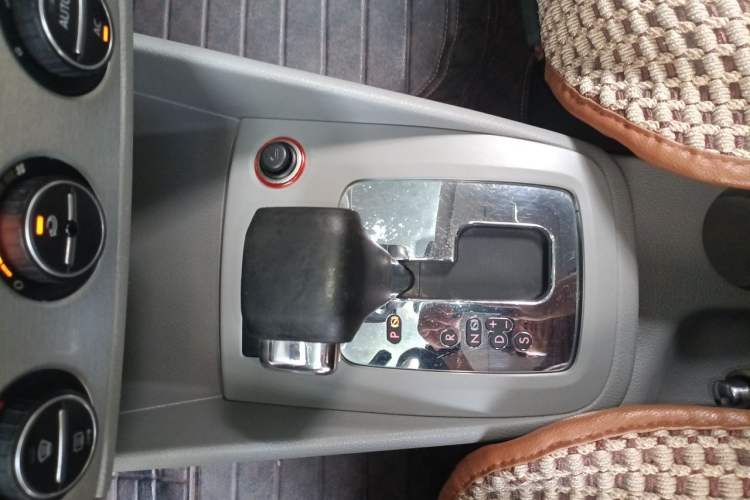 Used Volkswagen Bora 2011 1.6L Automatic Luxury Model Gear Lever