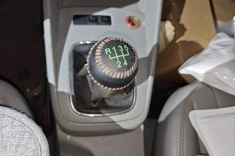 Used Volkswagen Bora 2011 1.6L Manual Fashion Edition Gear Lever