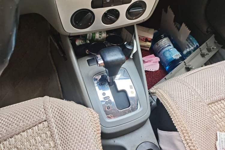 Used Volkswagen Bora 2011 1.6L Automatic Fashion Edition Gear Lever