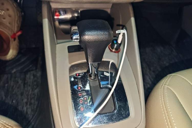 Used Volkswagen Bora 2011 1.6L Automatic Fashion Edition Gear Lever