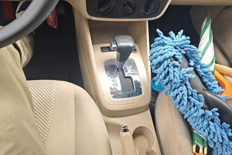 Used Volkswagen Bora 2011 1.6L Automatic Fashion Edition Gear Lever