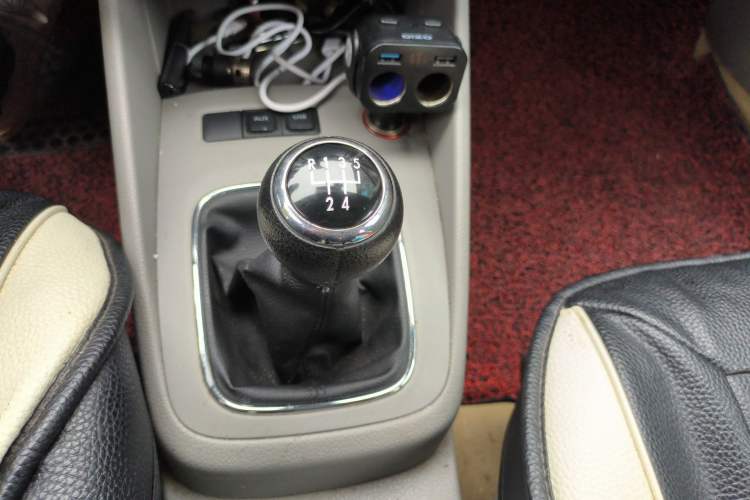 Used Volkswagen Bora 2011 1.6L Manual Fashion Edition Gear Lever