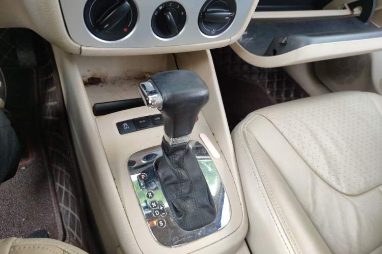 Used Volkswagen Bora 2011 1.4T Automatic Comfort Model Gear Lever