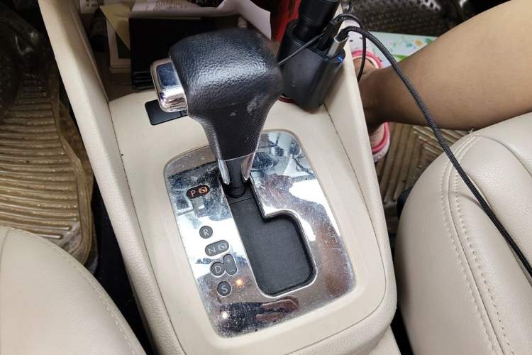 Used Volkswagen Bora 2011 1.6L Automatic Fashion Edition Gear Lever