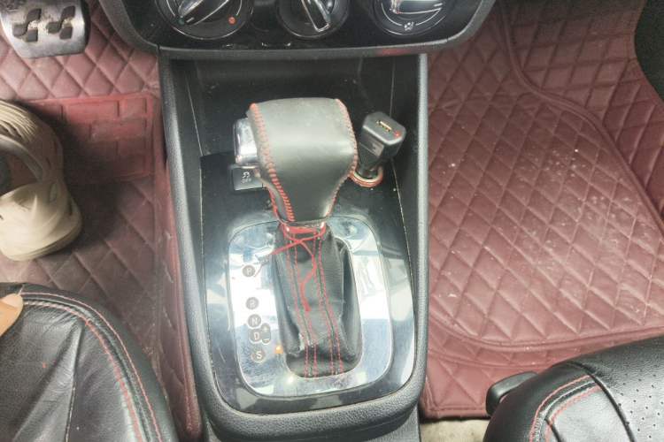 Used Volkswagen Bora 2011 1.4T Automatic Comfort Model Gear Lever