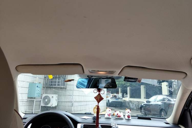 Used Volkswagen Bora 2011 1.6L Automatic Fashion Edition Headliner