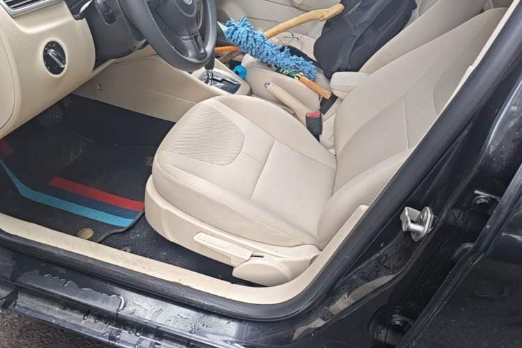 Used Volkswagen Bora 2011 1.6L Automatic Fashion Edition Left Front Seat