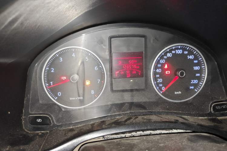 Used Volkswagen Bora 2011 1.6L Manual Fashion Edition Odometer Close Up
