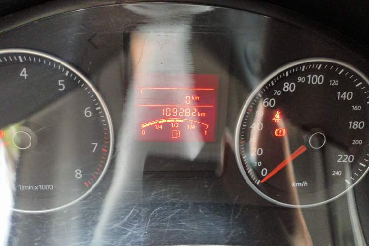 Used Volkswagen Bora 2011 1.6L Manual Fashion Edition Odometer Close Up