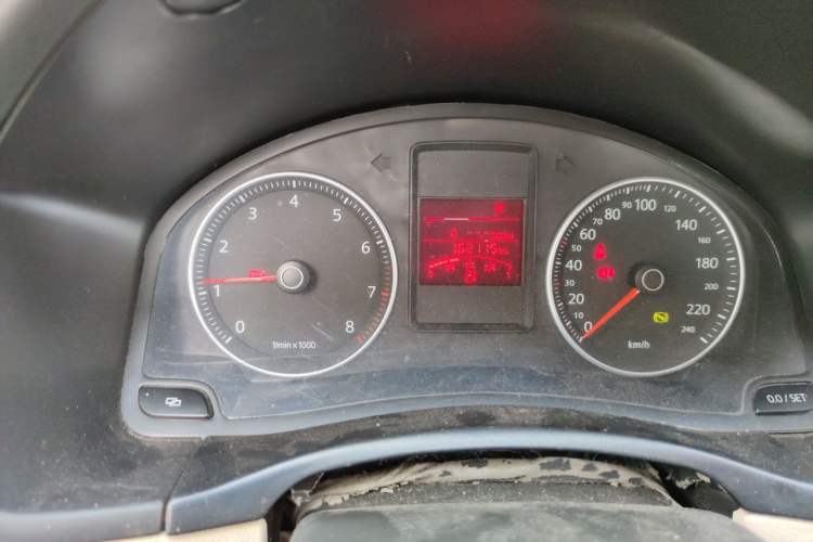 Used Volkswagen Bora 2011 1.4T Automatic Comfort Model Odometer Close Up
