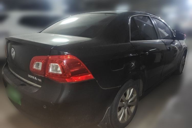 Used Volkswagen Bora 2011 1.4T Manual Luxury Model Rear Right 45 Deg