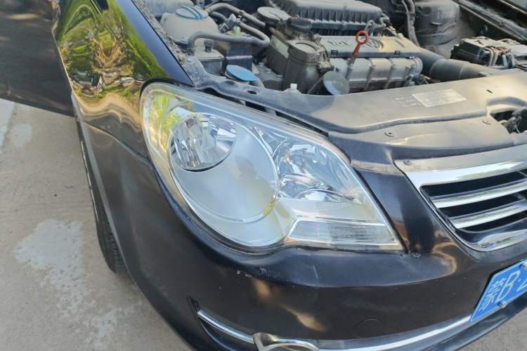 Used Volkswagen Bora 2011 1.6L Automatic Fashion Edition Right Front Headlight