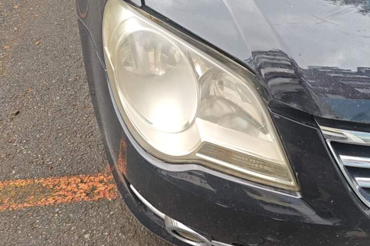 Used Volkswagen Bora 2011 1.6L Automatic Fashion Edition Right Front Headlight