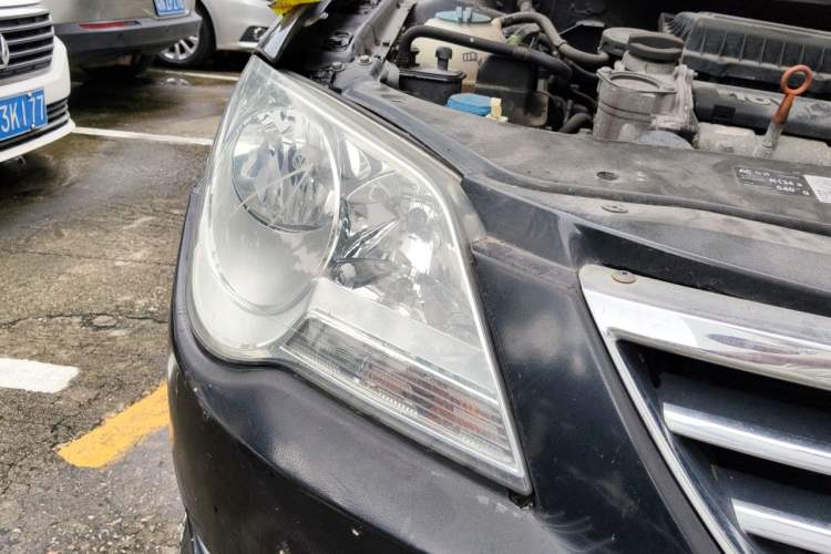 Used Volkswagen Bora 2011 1.6L Automatic Fashion Edition Right Front Headlight