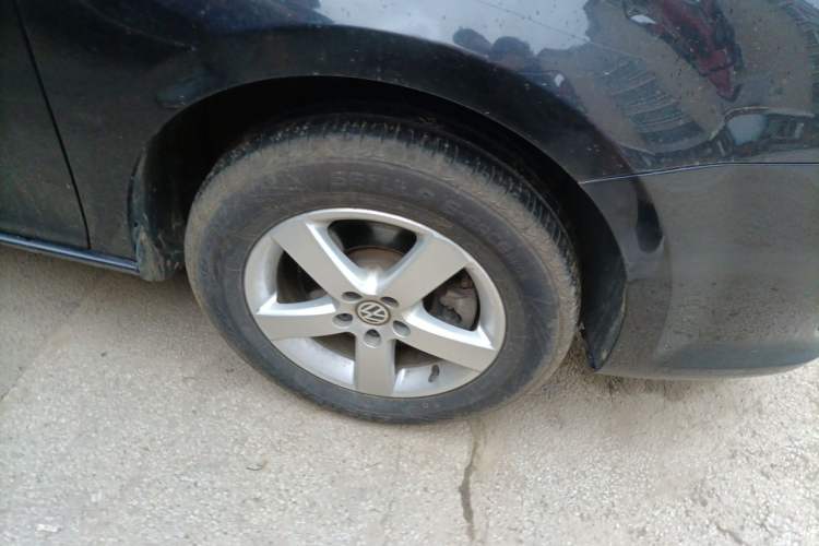 Used Volkswagen Bora 2011 1.6L Manual Comfort Version Right Front Wheel Hub