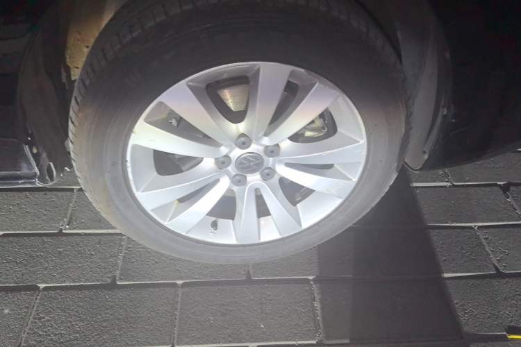 Used Volkswagen Bora 2011 1.4T Manual Comfort Model Right Front Wheel Hub