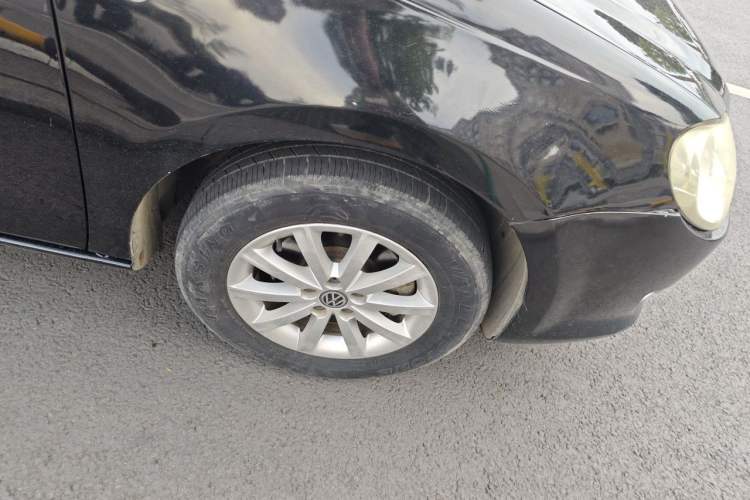 Used Volkswagen Bora 2011 1.6L Automatic Comfort Model Right Front Wheel Hub