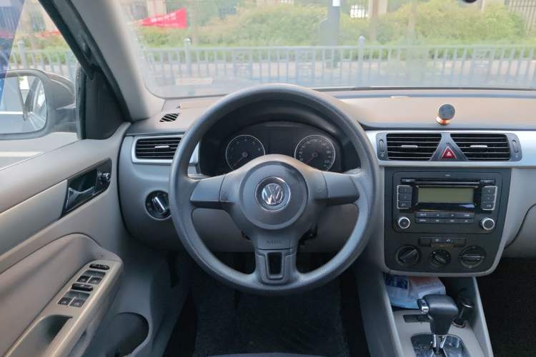 Used Volkswagen Bora 2011 1.6L Automatic Fashion Edition Steering Wheel