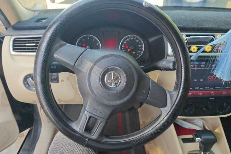 Used Volkswagen Bora 2011 1.6L Automatic Fashion Edition Steering Wheel