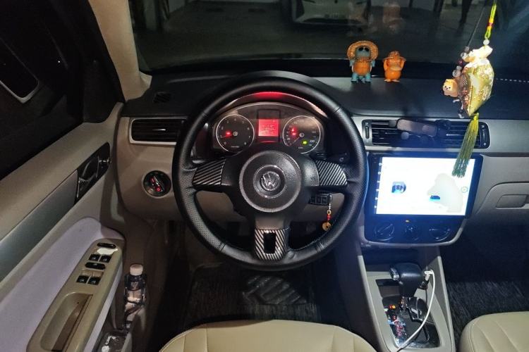 Used Volkswagen Bora 2011 1.6L Automatic Fashion Edition Steering Wheel