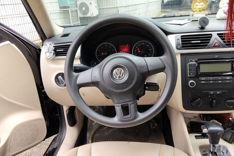 Used Volkswagen Bora 2011 1.6L Automatic Fashion Edition Steering Wheel