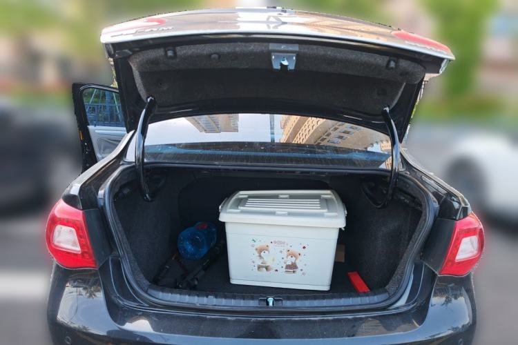 Used Volkswagen Bora 2011 1.6L Automatic Fashion Edition Trunk