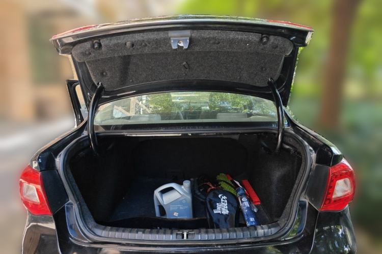 Used Volkswagen Bora 2011 1.6L Manual Fashion Edition Trunk