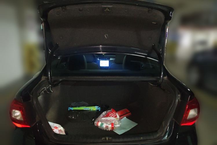 Used Volkswagen Bora 2011 1.6L Automatic Fashion Edition Trunk