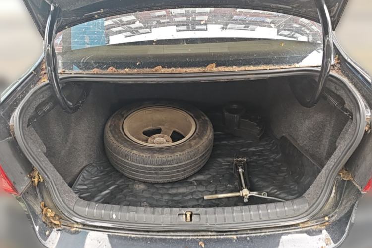 Used Volkswagen Bora 2011 1.6L Automatic Fashion Edition Trunk