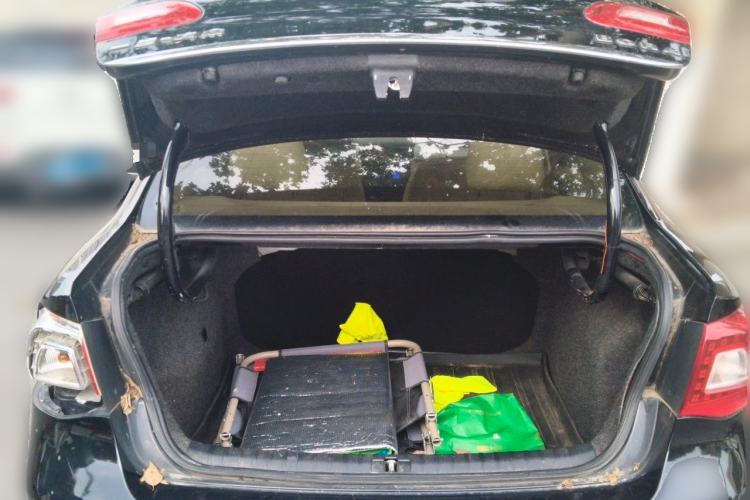 Used Volkswagen Bora 2011 1.6L Automatic Fashion Edition Trunk