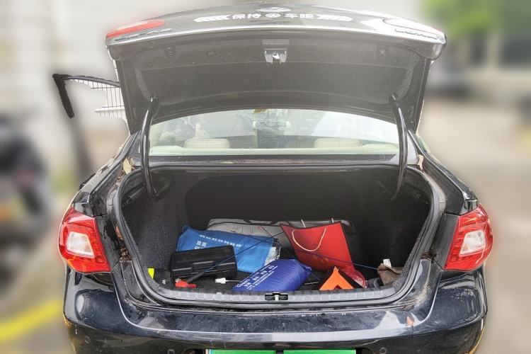 Used Volkswagen Bora 2011 1.6L Automatic Fashion Edition Trunk