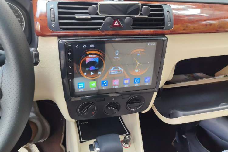 Used Volkswagen Bora 2011 1.6L Automatic Comfort Model Audio And AC Panel