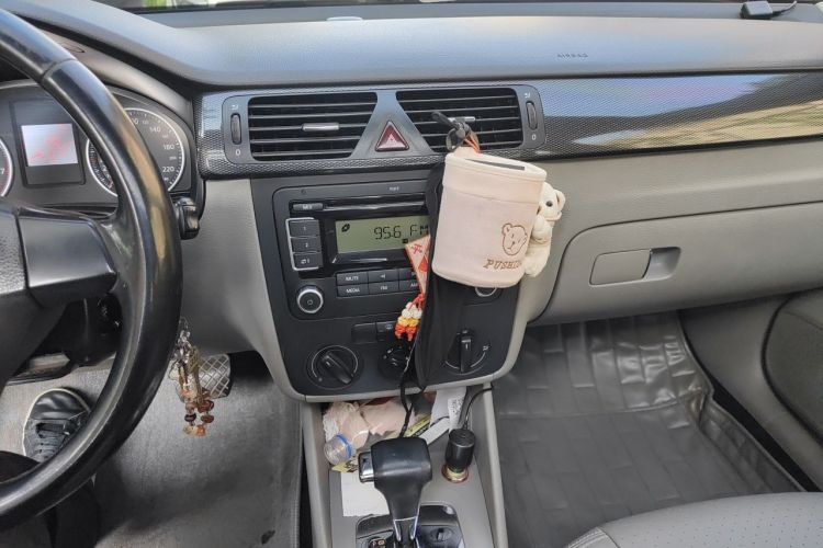 Used Volkswagen Bora 2011 1.6L Automatic Comfort Model Audio And AC Panel