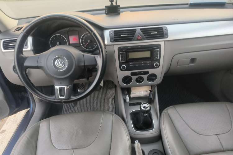 Used Volkswagen Bora 2011 1.6L Manual Comfort Version Center Console