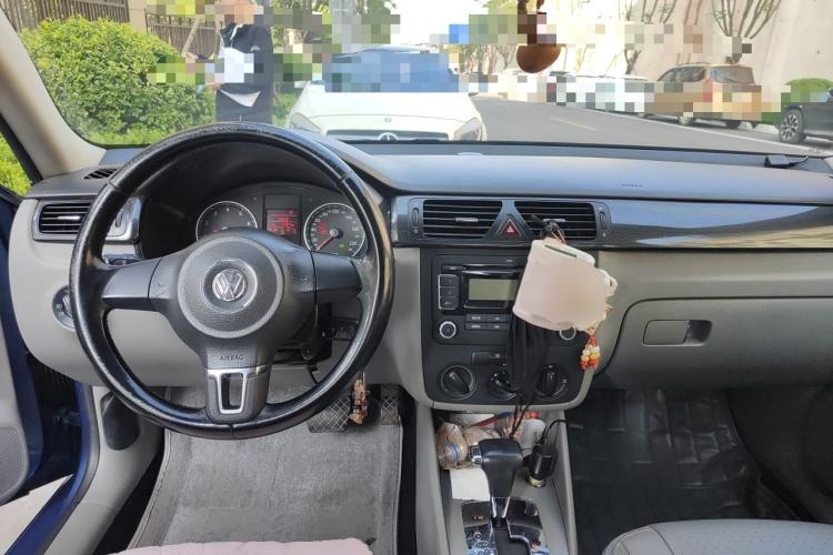 Used Volkswagen Bora 2011 1.6L Automatic Comfort Model Center Console