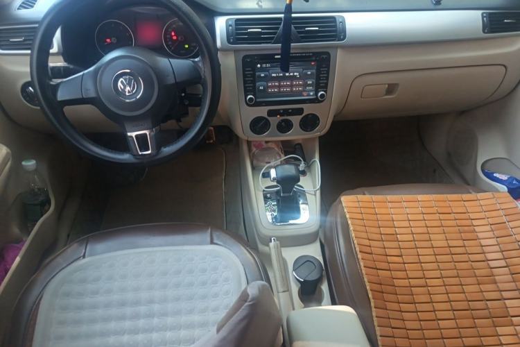 Used Volkswagen Bora 2011 1.4T Automatic Comfort Model Center Console