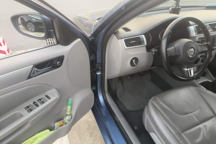 Used Volkswagen Bora 2011 1.6L Manual Comfort Version Driver Seat