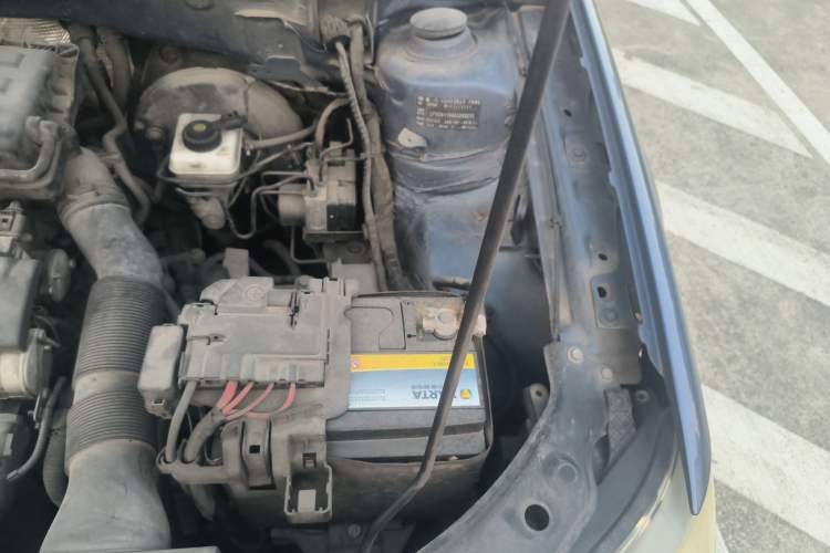 Used Volkswagen Bora 2011 1.6L Manual Comfort Version Engine Bay Left