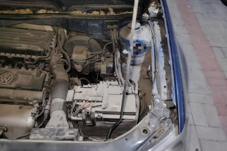 Used Volkswagen Bora 2011 1.6L Manual Fashion Edition Engine Bay Left